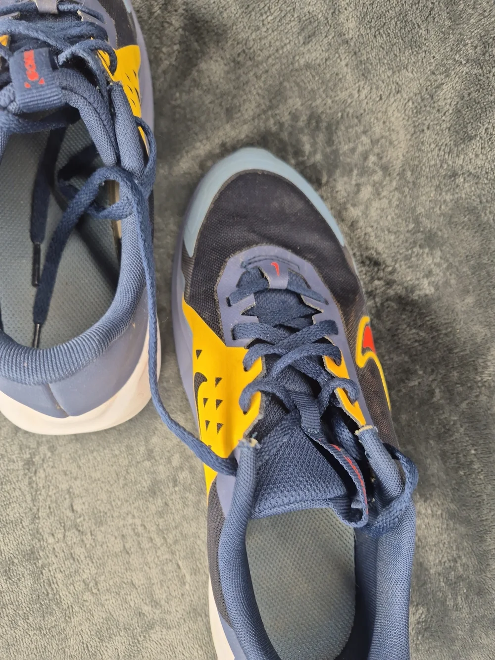 Nike Sony Fly Running Shoes Navy Mesh Bright Yellow Midfoot Suze 4.5 Youth